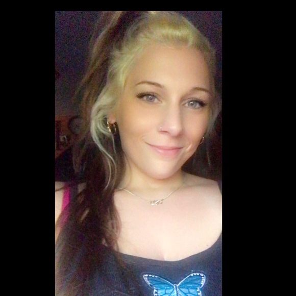 Meet your Posher, Kristen - Picture 1 of 1